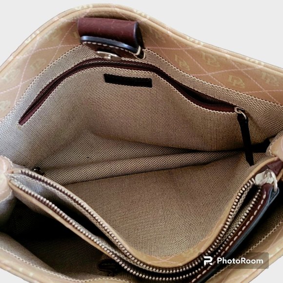 Dooney & Bourke East/West Tote Handbag in Tan/Beige with Brown Leather Straps - Picture 12 of 14